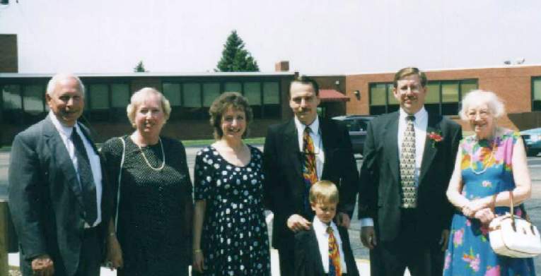 At_Wedding_.jpg (34437 bytes)